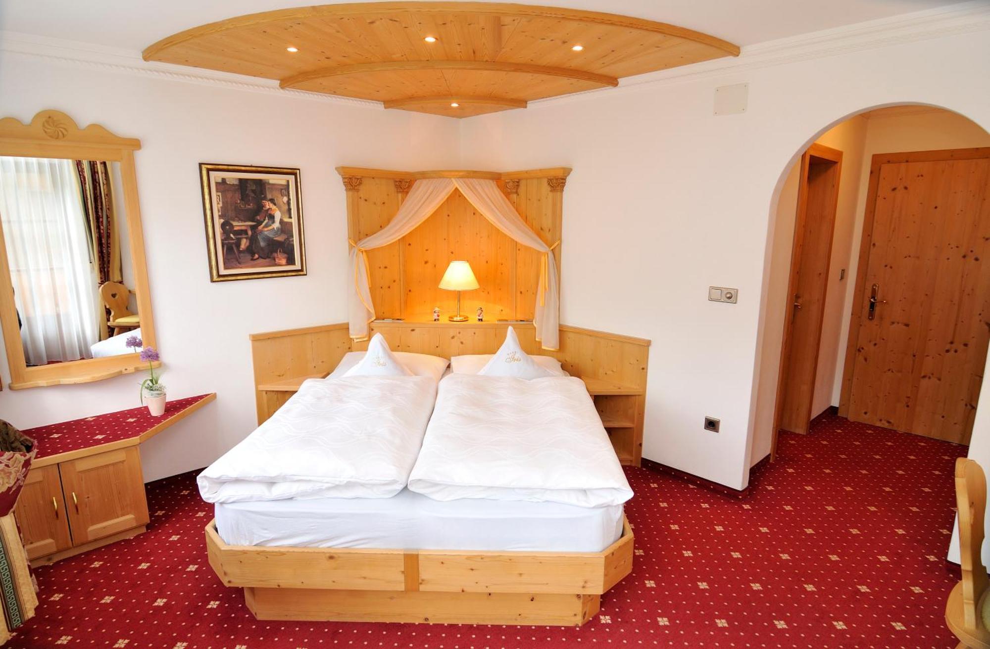 Garni Hotel Iris Selva di Val Gardena Exterior photo