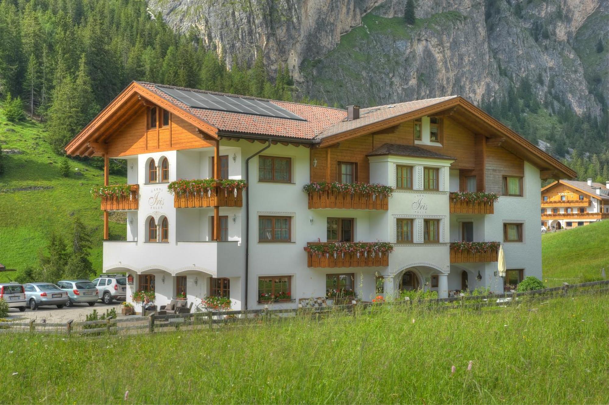 Garni Hotel Iris Selva di Val Gardena Exterior photo